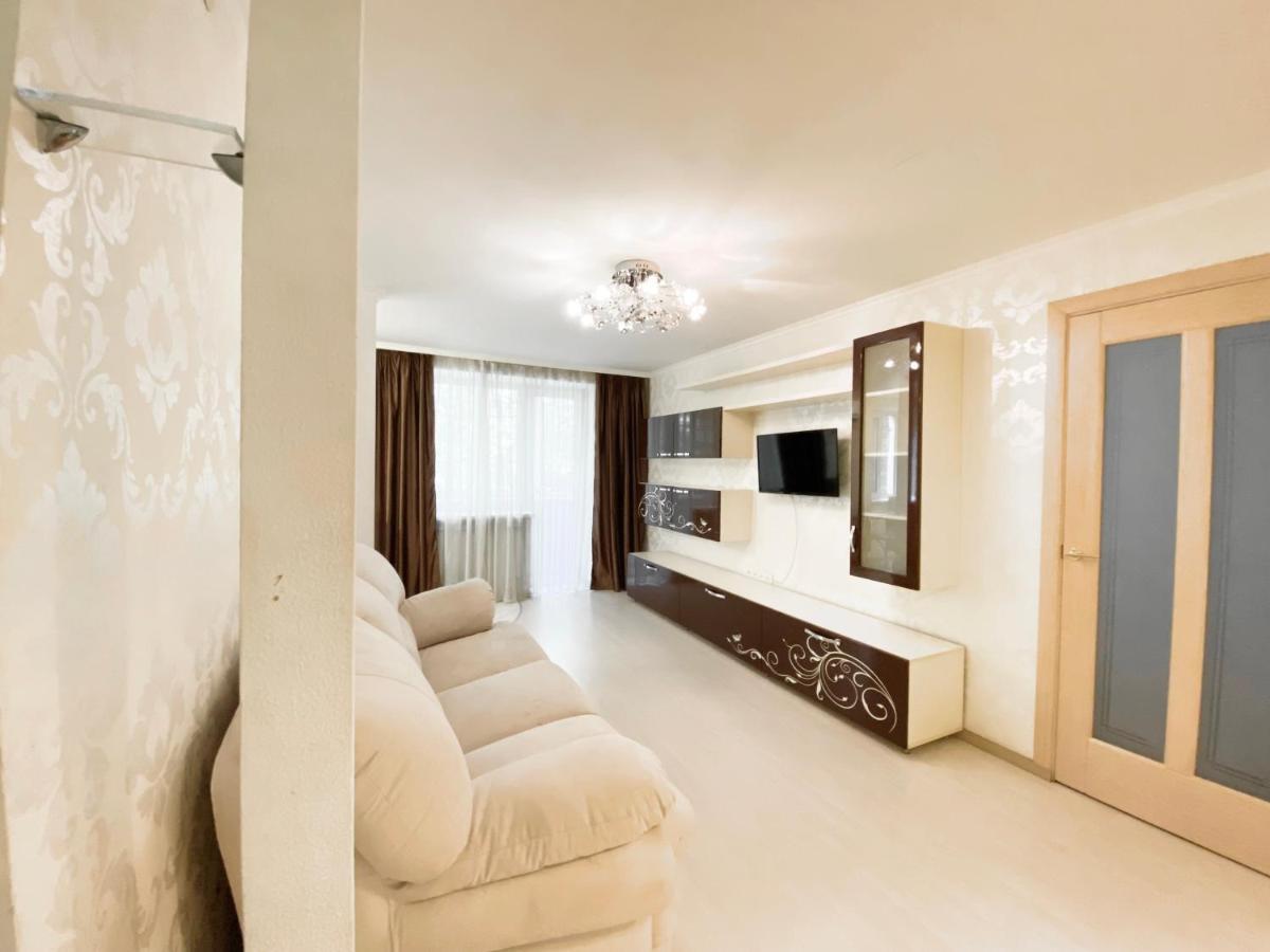Beautiful 1-bedroom Near Center Apartment