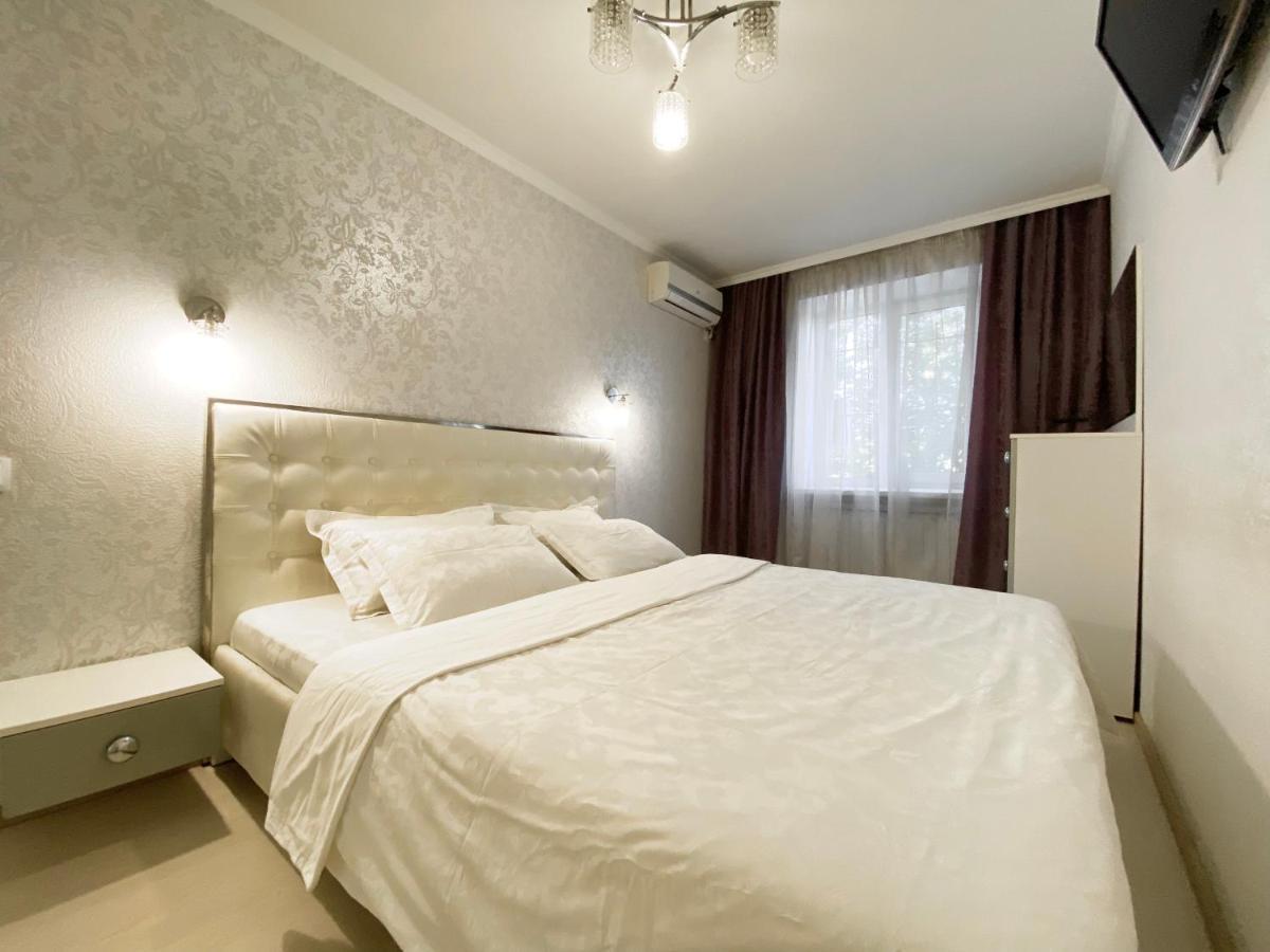 Beautiful 1-bedroom Near Center Apartment *
