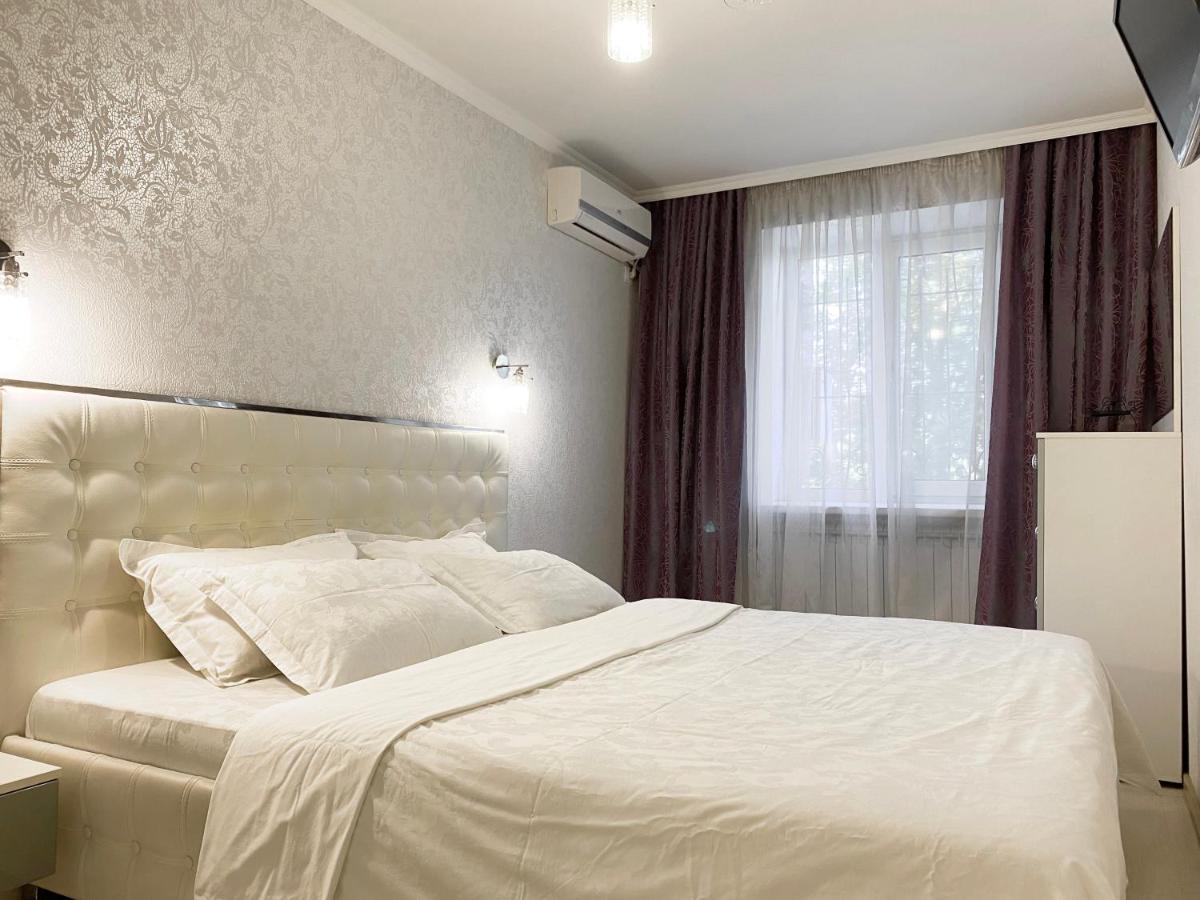 Beautiful 1-bedroom Near Center Apartment