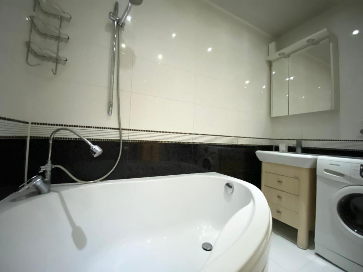 Beautiful 1-bedroom Near Center Apartment Dnipro